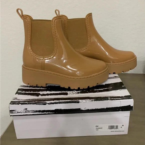 DV by Dolce Vita Thunder Chelsea Platform Lug Sole Rain Boot - Picture 2 of 4